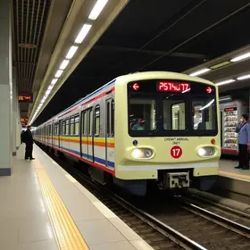 trem da linha 17-ouro