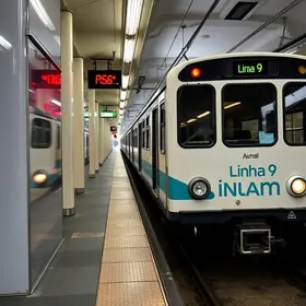 trem da linha 9-esmeralda