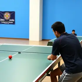 ação de tênis de mesa